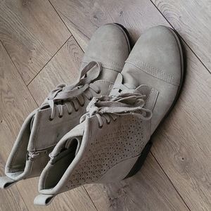 Girls Tan Justice boots size 8 used